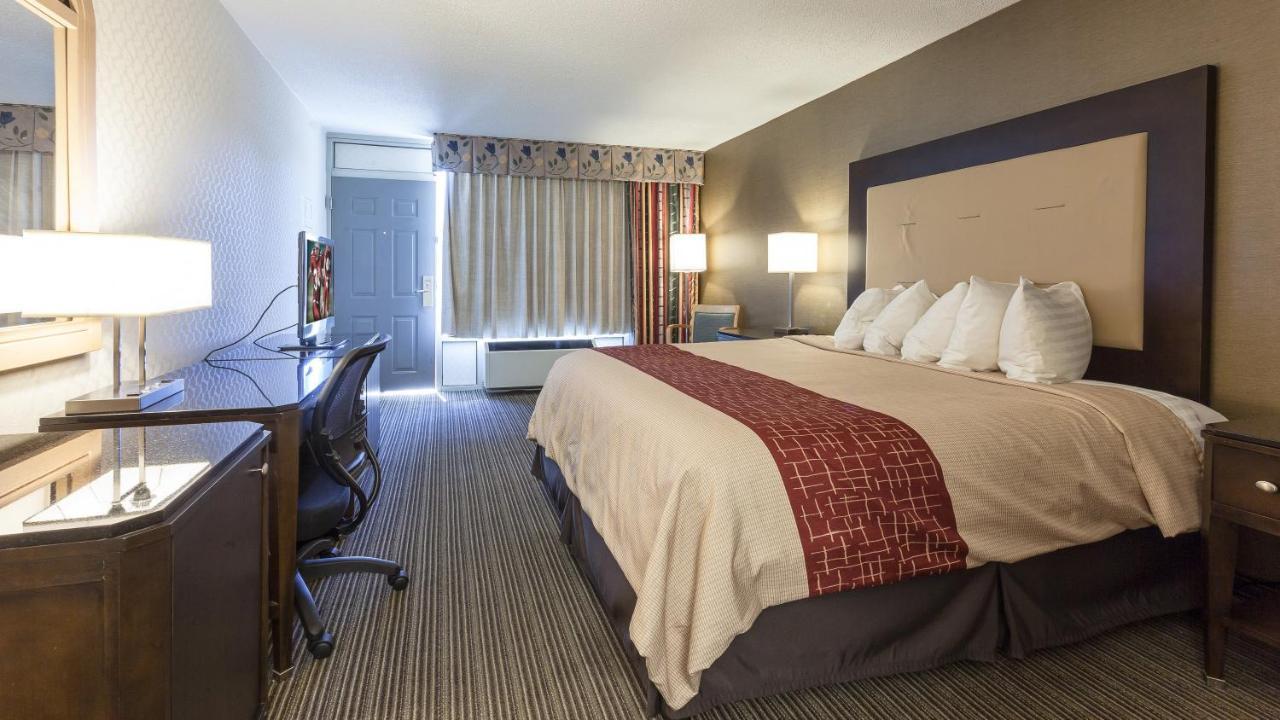 Red Roof Inn & Suites Dekalb Luaran gambar