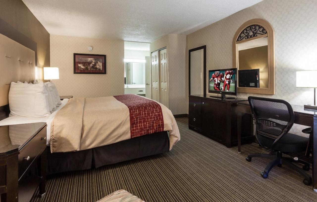 Red Roof Inn & Suites Dekalb Luaran gambar