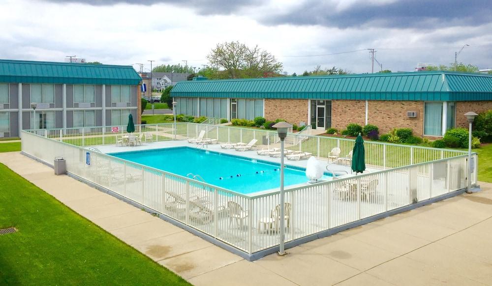 Red Roof Inn & Suites Dekalb Luaran gambar