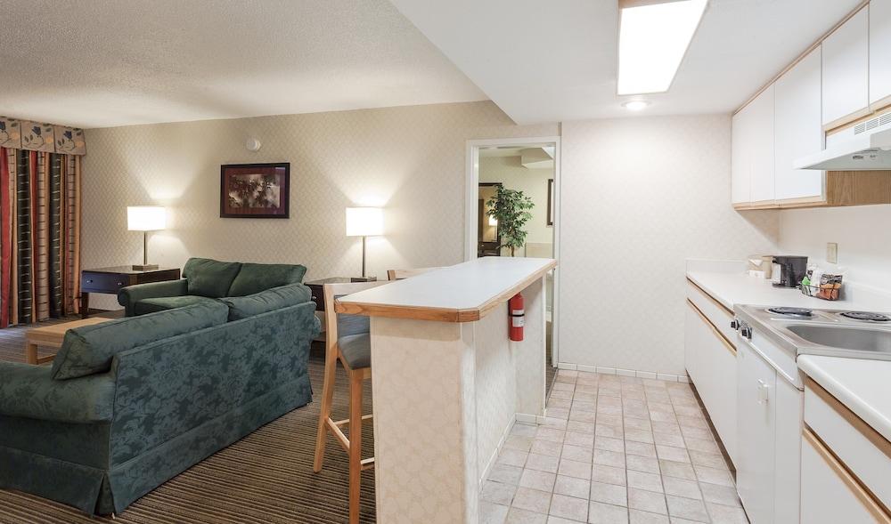 Red Roof Inn & Suites Dekalb Luaran gambar