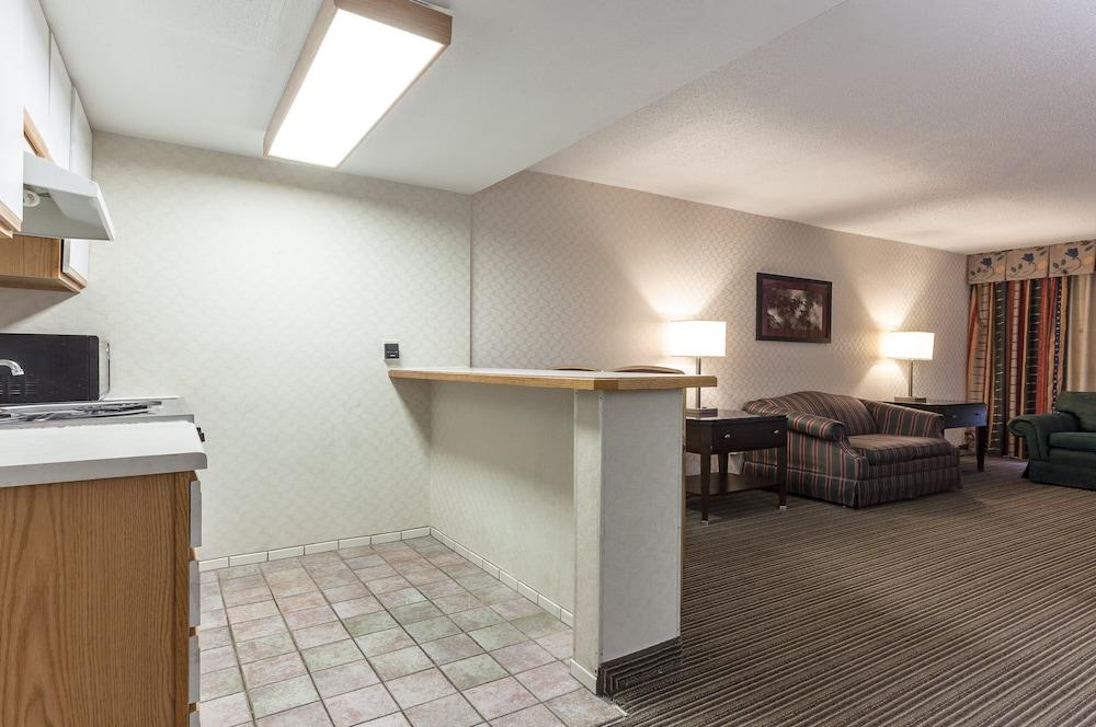 Red Roof Inn & Suites Dekalb Luaran gambar