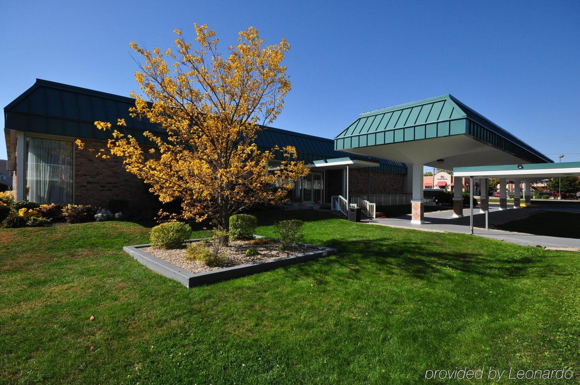 Red Roof Inn & Suites Dekalb Luaran gambar