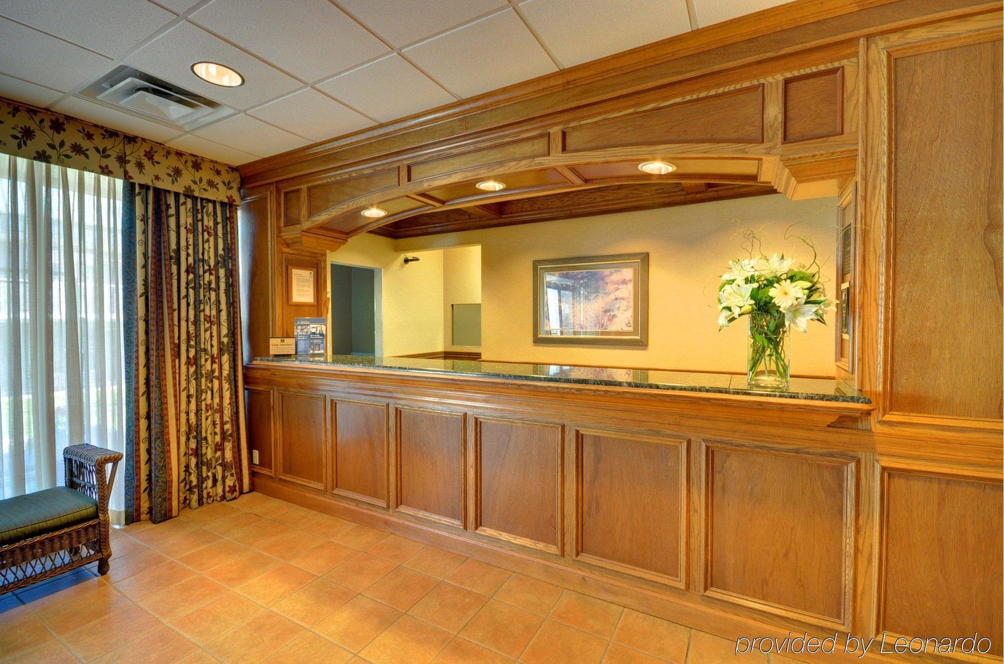 Red Roof Inn & Suites Dekalb Dalaman gambar