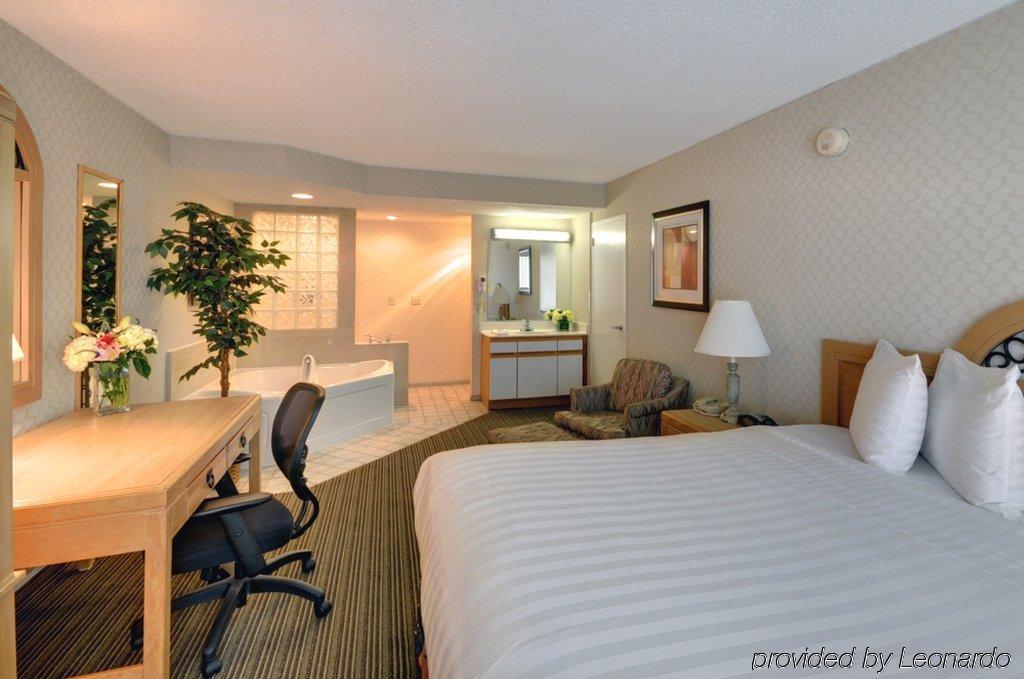 Red Roof Inn & Suites Dekalb Bilik gambar