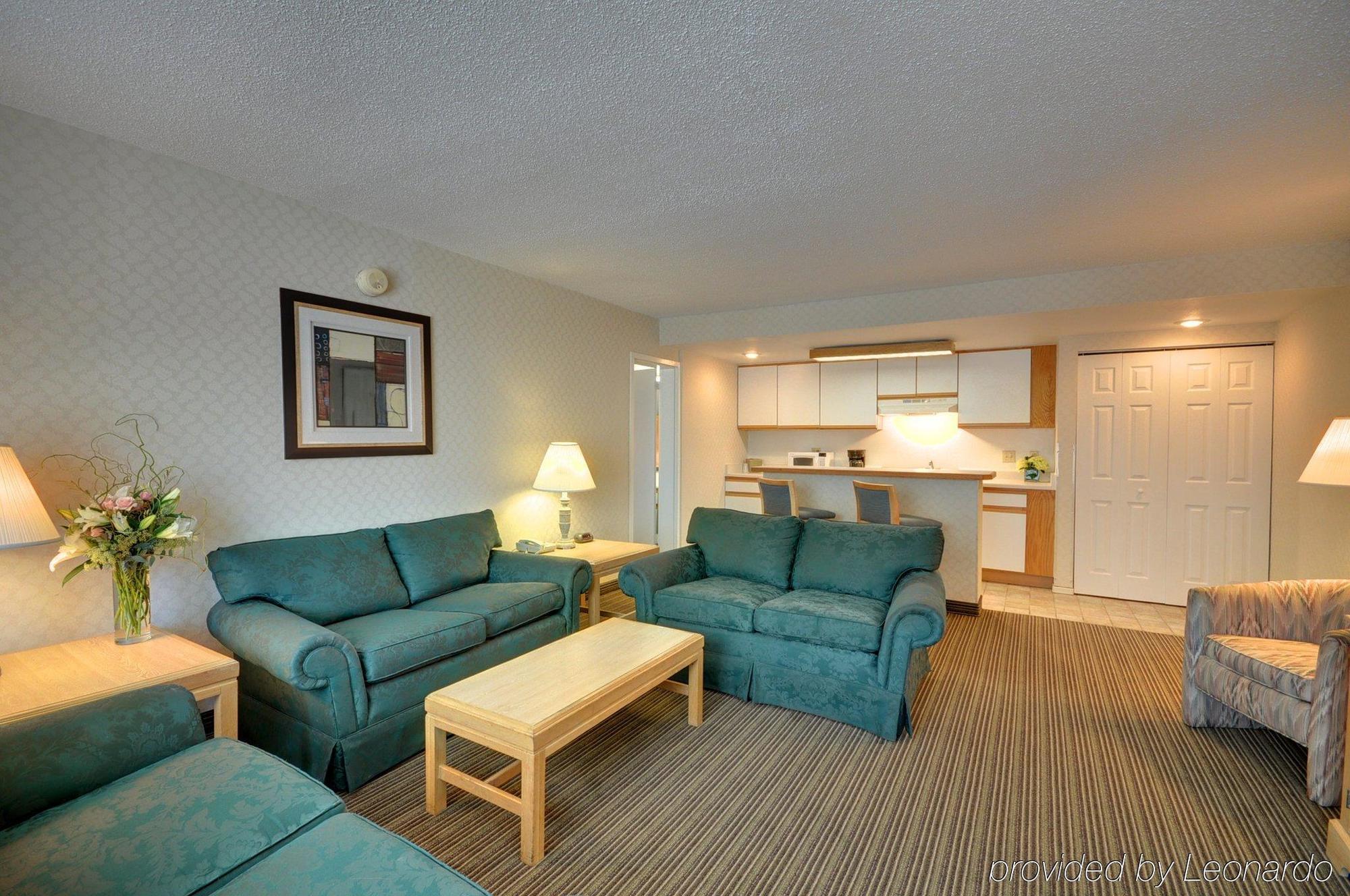 Red Roof Inn & Suites Dekalb Bilik gambar