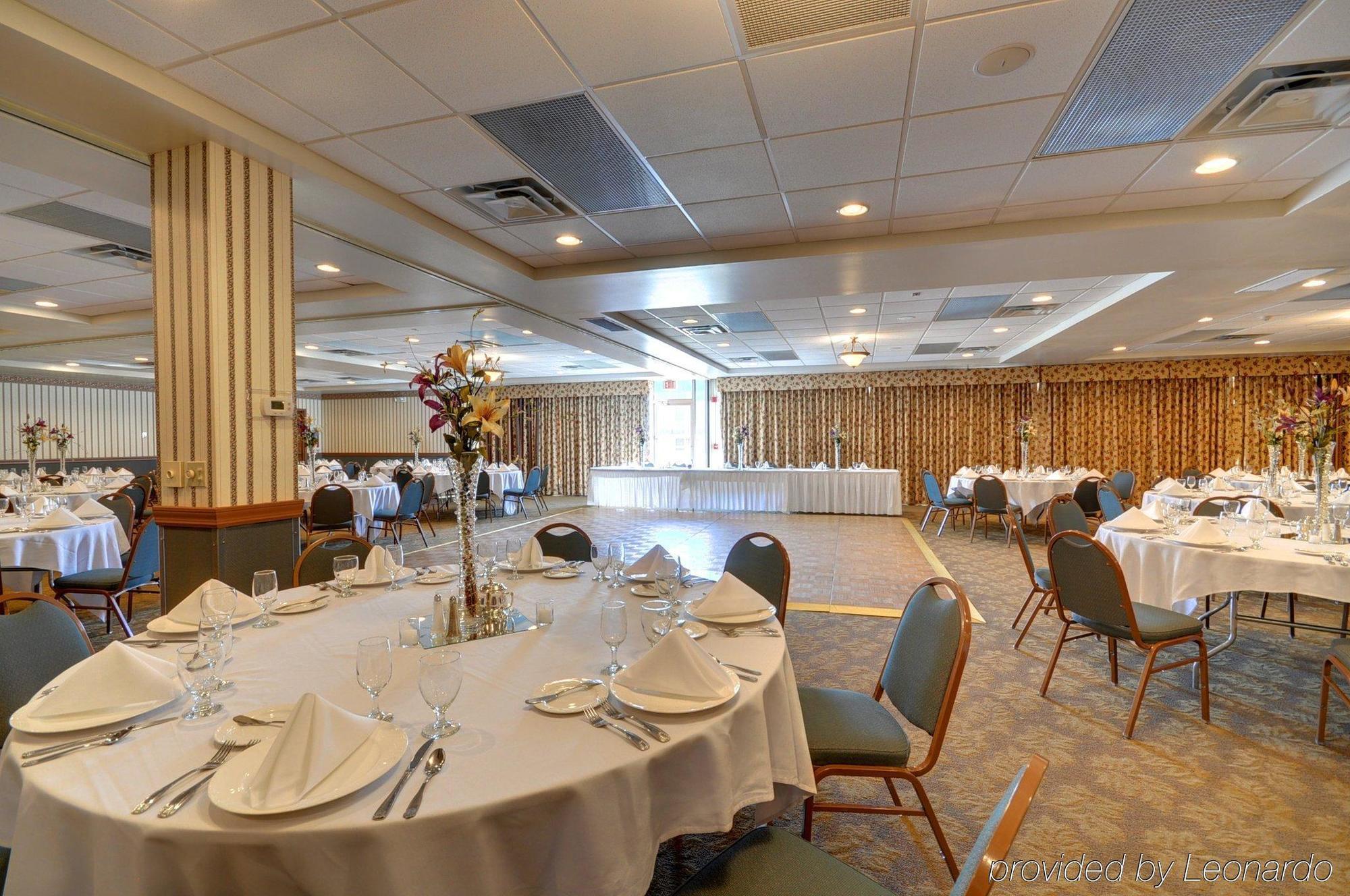 Red Roof Inn & Suites Dekalb Restoran gambar
