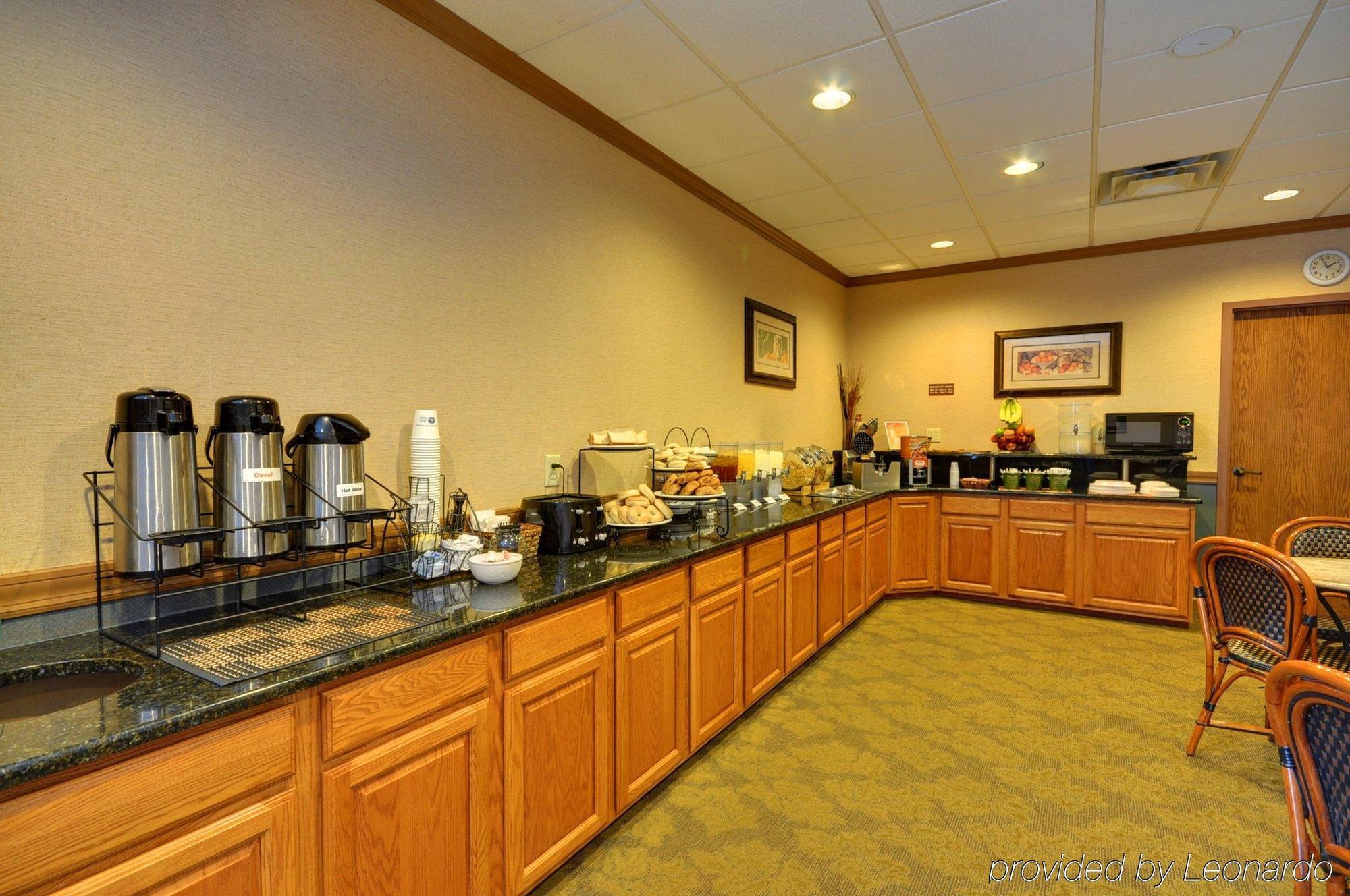 Red Roof Inn & Suites Dekalb Restoran gambar
