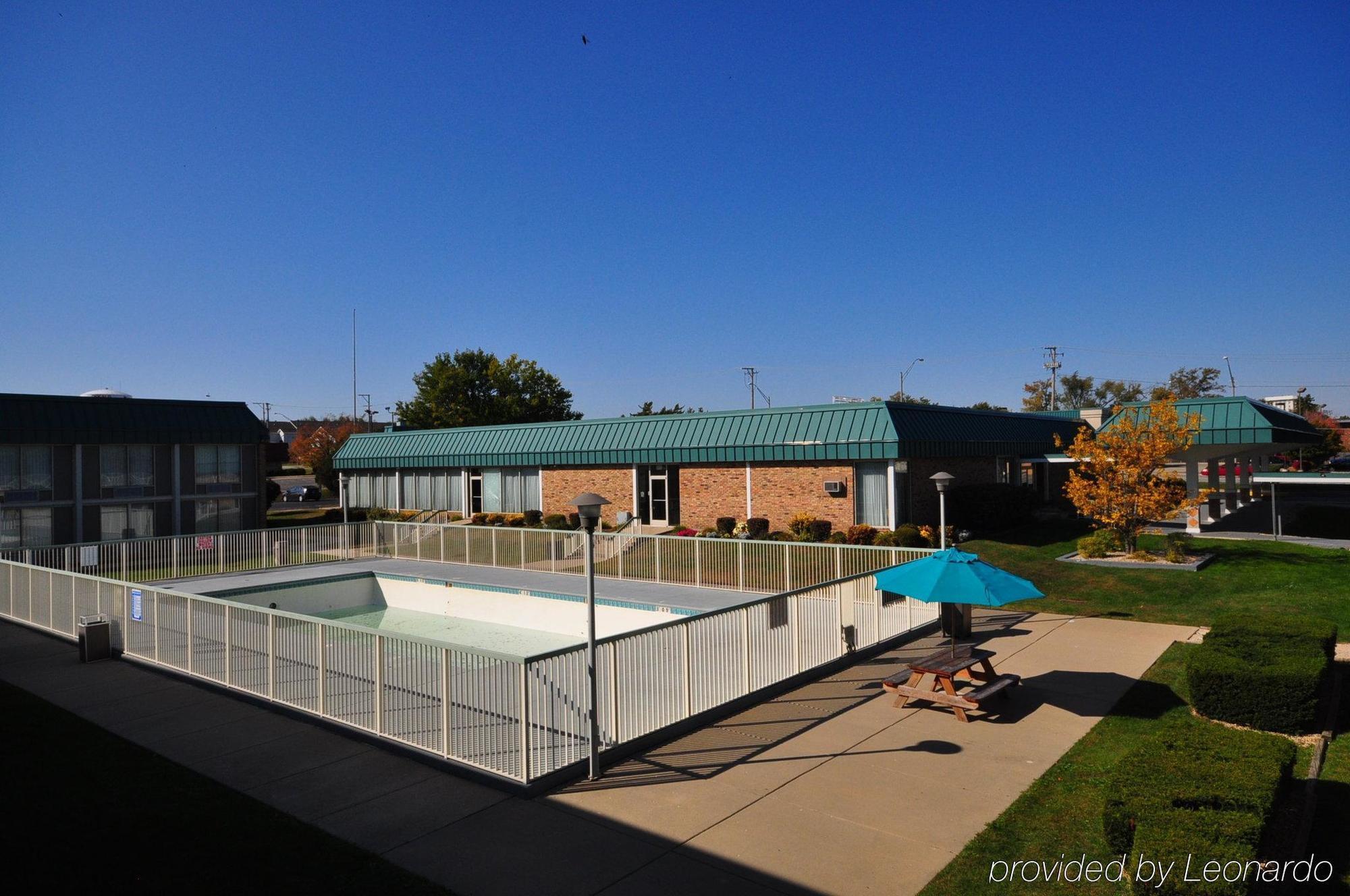 Red Roof Inn & Suites Dekalb Luaran gambar