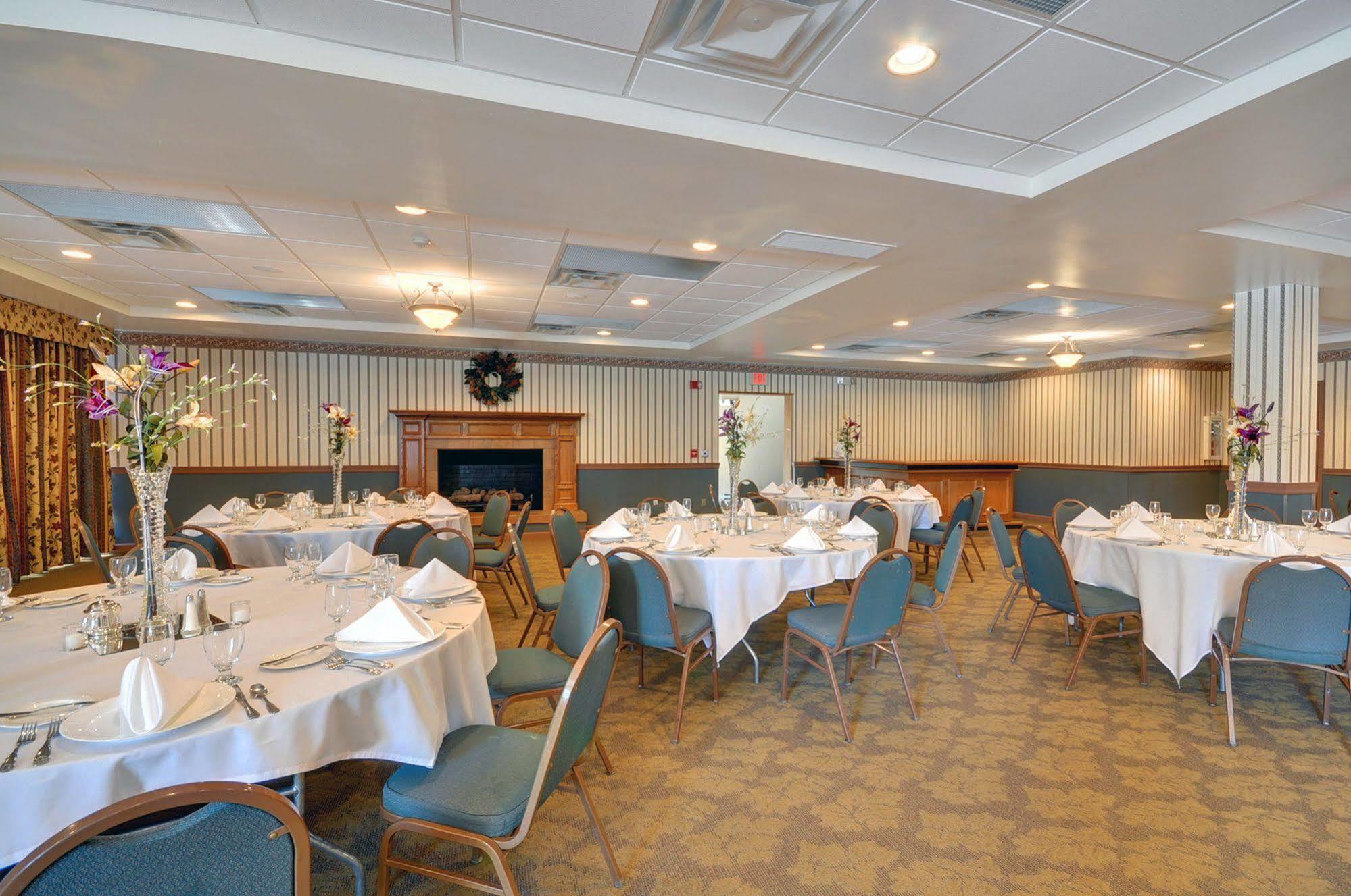 Red Roof Inn & Suites Dekalb Restoran gambar